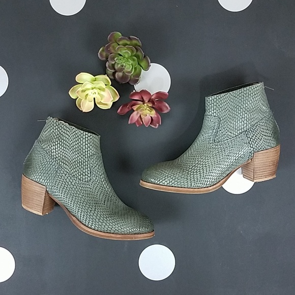 Seychelles Shoes - Anthro Seychelles green leather booties, 7.5